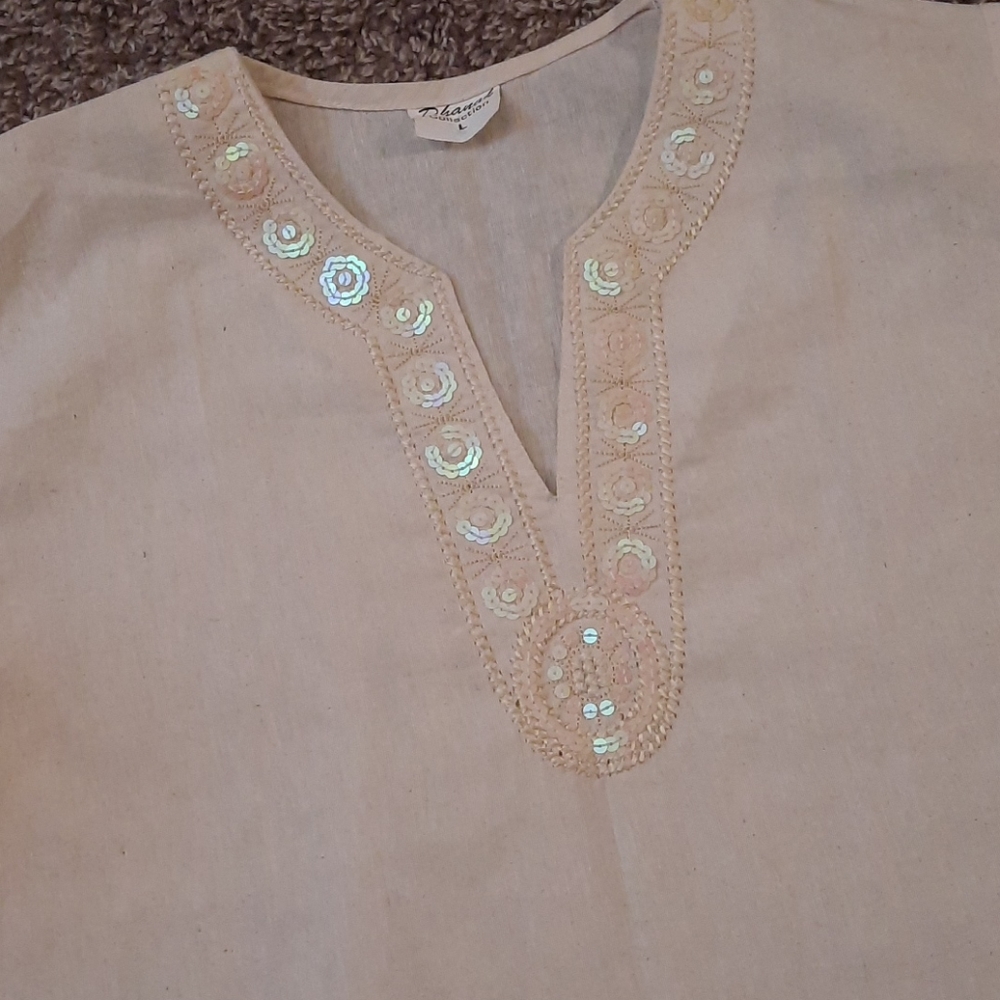 Women Indian Kurti/Tunic with Embroidery V-neck